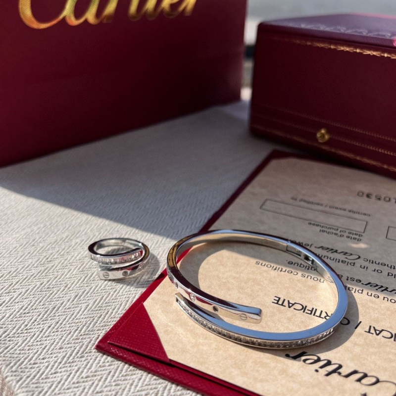 Ca*t*er bracelets